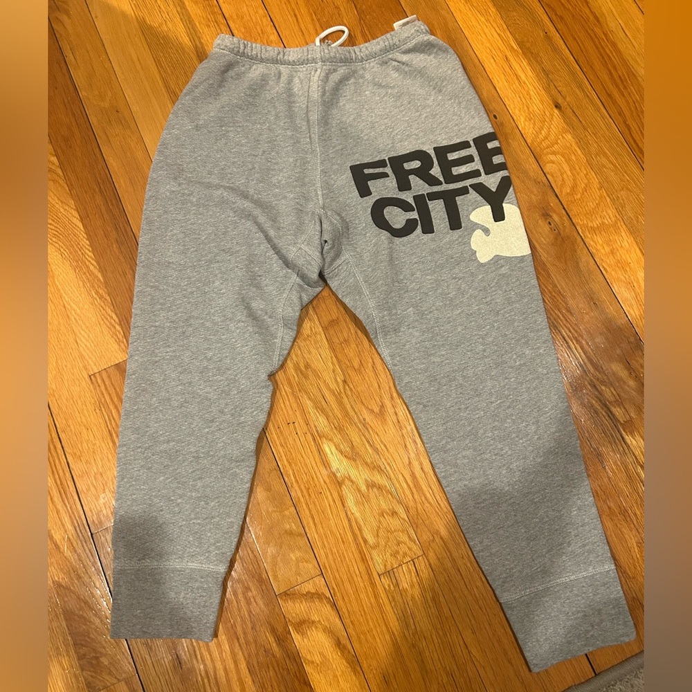 Free city 3/4 sweatpants size xs